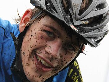 Der Eltmanner Felix Pfuhlmann (Bild) übernimmt in der "Prominenten-Staffel" mit Ex-Schwimmprofi Thomas Lurz und dem bayerischen Top-Läufer Mario Wernsdörfer die Radstrecke.