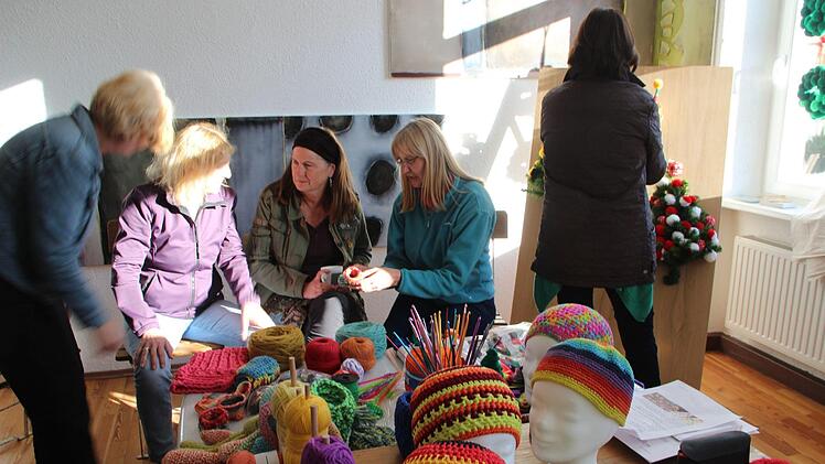 Häkelakademie im Münnerstädter Bahnhof.Heike Beudert