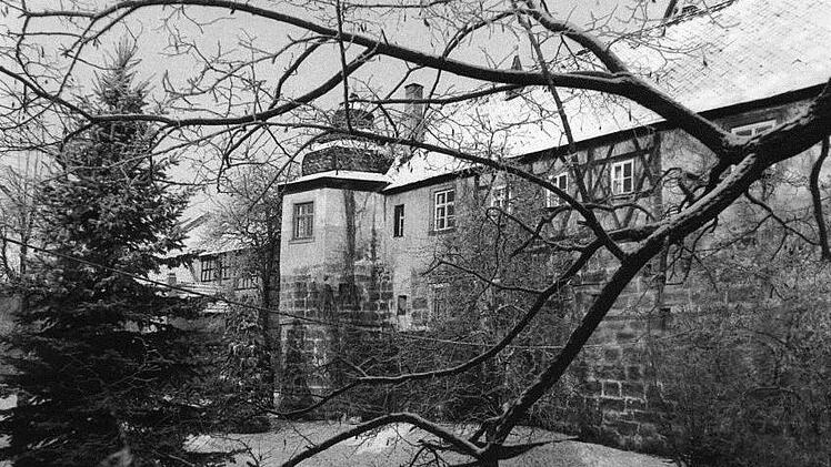Winterliche Schlossmauern.
