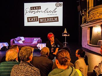 Hat viele Fans in Coburg: Ex-Biathlon-Star Kati Wilhelm beim Benefizabend im Landestheater.Foto: Jochen Berger