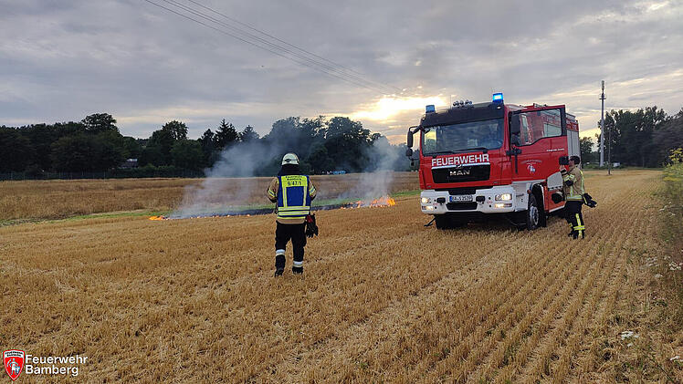 Bamberg: Feuer auf "bereits bekanntem" Feld ausgebrochen - Spaziergängerinnen alarmieren Feuerwehr