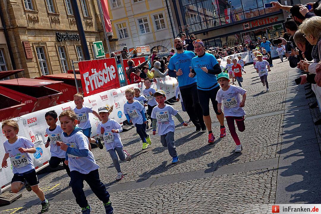 Weltkulturerbelauf 2017 in Bamberg: Der Zieleinlauf am Maxplatz