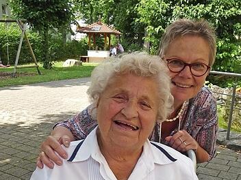 Maria Geisler mit ihrer Tochter Monika  Foto: Heidi Amon