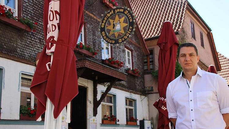 Lajos Meszaros betreibt seit kurzem die traditionsreiche Gastwirtschaft Zum Stern in der Bad Brückenauer Altstadt. Foto: Julia Raab