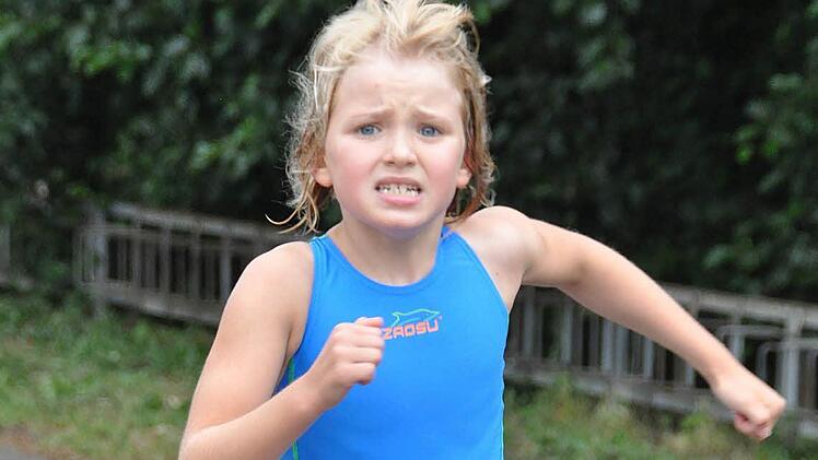 Anna Brugger, talentierte Schwimmerin des ATS Kulmbach, startete beim Volkstriathlon vor einem Jahr und wurde Zweite.  Foto: Karl Heinz Weber