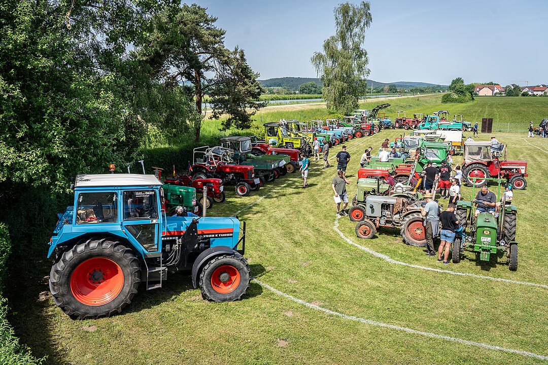 Treffen für PKW/Traktoren und Motorräder bis Baujahr 1996. Treffen für PKW/Traktoren und Motorräder bis Baujahr 1996.