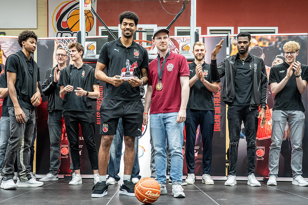 Freak City feiert seine Pokal-Helden.
