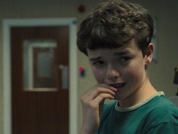 Die Serie "Adolescence" handelt von dem 13-jährigen Jamie Miller (Owen Cooper), der eine Mitschülerin ermordet hat.