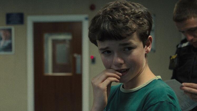Die Serie "Adolescence" handelt von dem 13-jährigen Jamie Miller (Owen Cooper), der eine Mitschülerin ermordet hat.