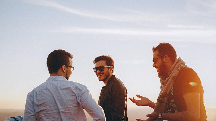 Männer, Freundschaft. Symbolfoto:  Helena Lopes / Pexels