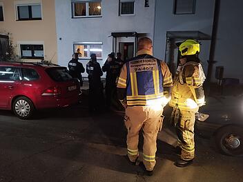 Bubenreuth: Verletztes Kind braucht dringend Hilfe - Mitbewohner will Helfer angreifen