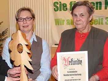 Karoline Milzarek (l.) und ihre Mutter Barbara Linz  Foto: Erlwein