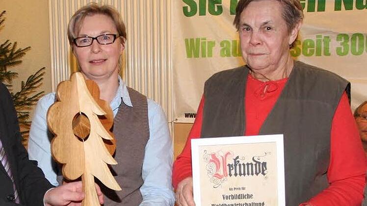 Karoline Milzarek (l.) und ihre Mutter Barbara Linz  Foto: Erlwein