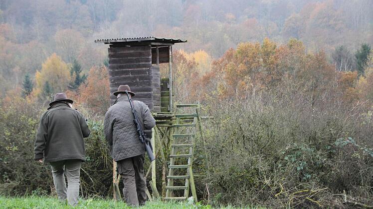 Ihr Hochstand heißt "Karlchen". Er ist nach dem Sohn des vorherigen Jagdpächters benannt.