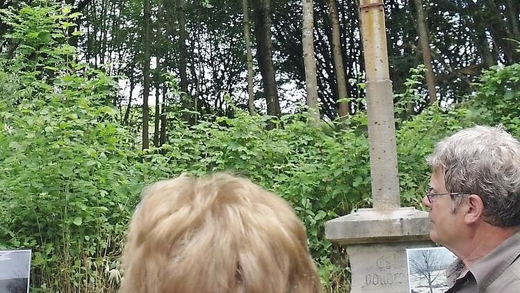 Auch das nicht denkmalgeschützte Kreuz in der Nähe des Dorfzentrums wird von der BImA instand gesetzt. Foto: Stephanie Elm