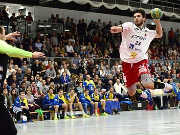 Für den HSC Bad Neustadt-Rhön (Filip Milutinovic beim Wurf) ist ein Sieg am Samstag gegen den SV Anhalt Bernburg Pflicht, weil dann drei Auswärtsspiele hintereinander folgen.Anand Anders