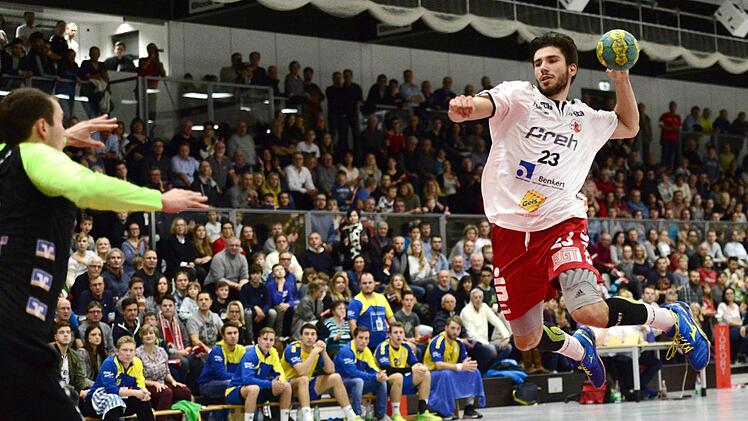 Für den HSC Bad Neustadt-Rhön (Filip Milutinovic beim Wurf) ist ein Sieg am Samstag gegen den SV Anhalt Bernburg Pflicht, weil dann drei Auswärtsspiele hintereinander folgen.Anand Anders