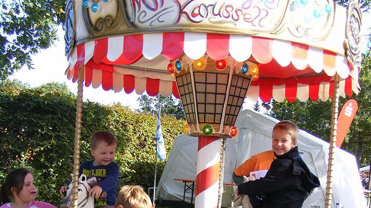 Das nostalgische Karussell war stets voll besetzt.