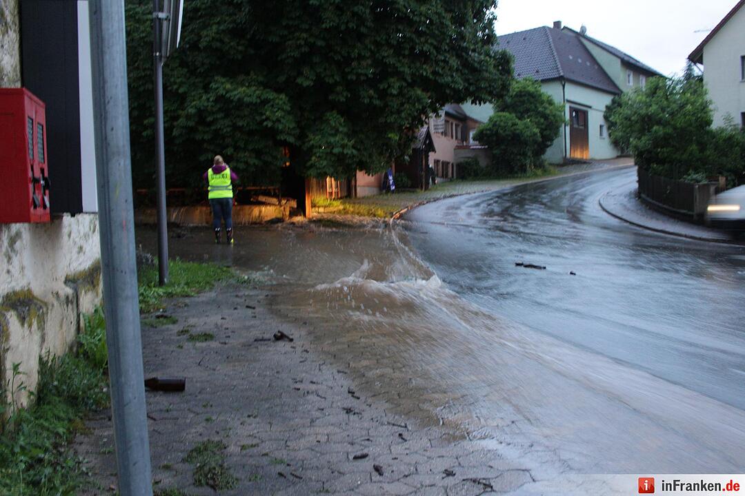 Erneute Flut ueber dem Landkreis Ansbach - Mehrere Ortschaften ueberschwemmt