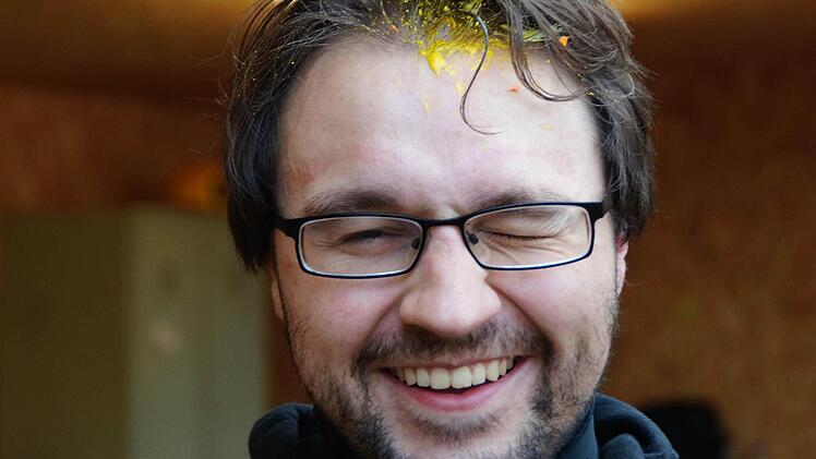 "Tut gar nicht weh": Redakteur Benedikt Borst wurde erwischt. Foto: Frank Sterrmann/ Kisspark