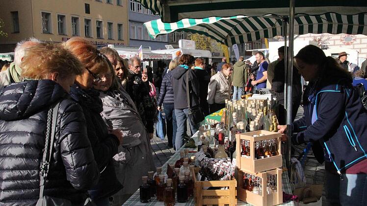 Mehrere kulinarische Stände rundeten das Angebot auf dem Marktplatz ab. Foto: Simone Bastian