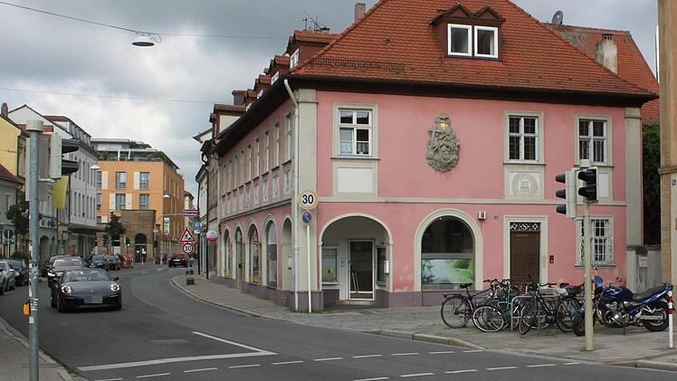 Ab heute geht's in der Oberen Königstraße an der Theuerstadt nur noch stadtauswärts. Hier werden bis 30. August Glasfaserkabel verlegt.S.Martin
