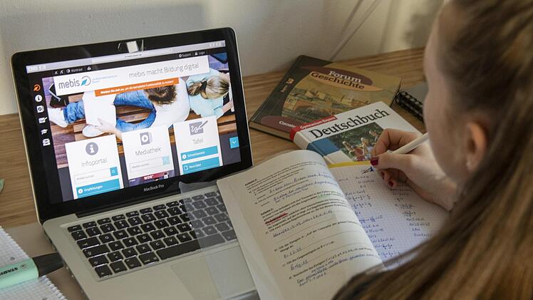 Die Mehrheit der Schüler und Lehrer arbeiten mit privat angeschaffter Technik. Foto: Symbolbild / Stefan Puchner, dpa