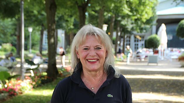 Die Kandidatin der AfD, Freia Lippold-Eggen,im Bad Kissinger Kurgarten.