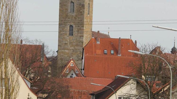 Überflutet: die eben erst neu gestaltete Westzufahrt in Eberns Altstadt.