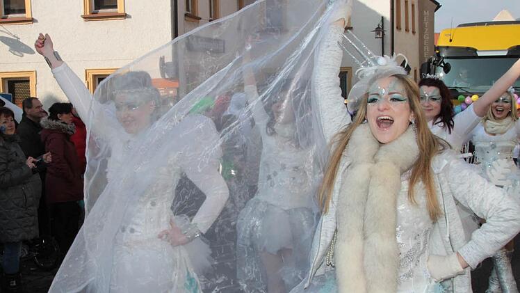 Marktplatztreiben in Stadtsteinach. Foto: Jürgen Gärtner