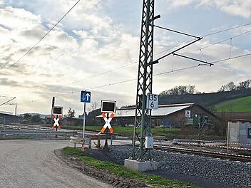 Die Baumaßnahmen der DB-Projektbau im Zuge der ICE Neubaustrecke schreiten voran, die Sandstraße soll an die B 303 neu gebunden werden. Dazu gibt es Ende Mai/ Anfang Juni eine Vollsperrung. Fotos: Gabi Bertram