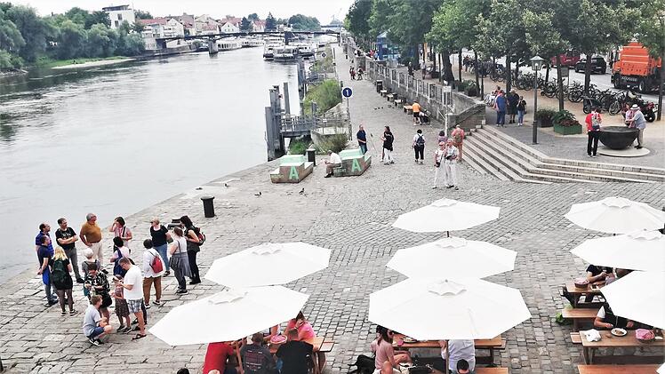 Blick aus dem Welterbe-Besucherzentrum auf die Donau.Sigismund von Dobschütz