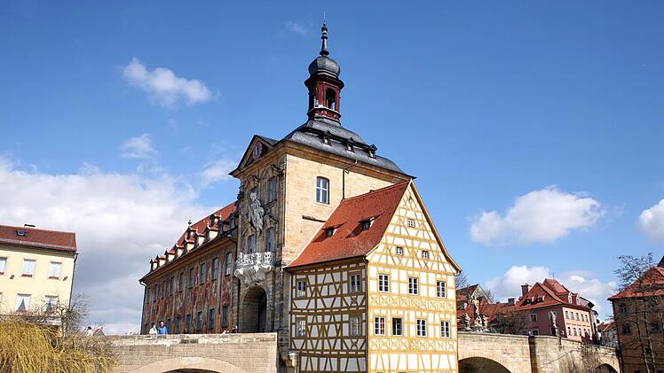 Das Alte Rathaus ist eines der bedeutendsten Bauwerke, das die historische Innenstadt pr&auml;gt.  Foto: RiegerPress
