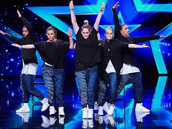 Jasmin Michalski und ihre Tanzgruppe "Time2Change" aus Kemmern Foto: RTL / Stefan Gregorowius
