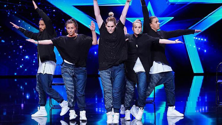 Jasmin Michalski und ihre Tanzgruppe "Time2Change" aus Kemmern Foto: RTL / Stefan Gregorowius