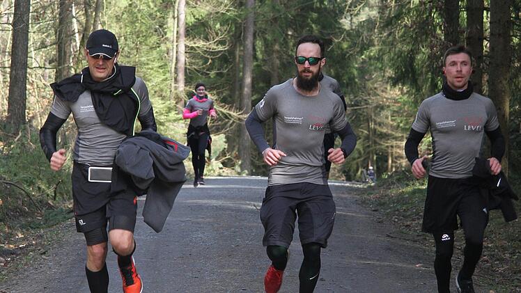 Superdurchtrainiert und sportlich präsentierte sich das Team von Nxt Level: Zehn Athleten des Gymn- und Kraftsportstudios kamen zum Sponsorlauf. Foto: Sonny Adam