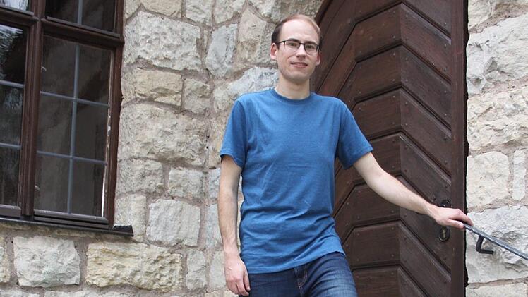 Für Andreas Gebelein schließt sich die Tür der evangelischen Kirche in Weismain. Nach 30 Monaten als Vikar in der Gemeinde Buchau/Weismain wird der 28-Jährige nun Pfarrer in Gefrees.  Foto: Andreas Schmitt