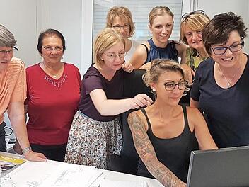 Viele Frauen, die mit Unternehmern verheiratet sind, unterstützen ihre Männer, indem sie Büroarbeiten übernehmen.  Foto: Carmen Schwind
