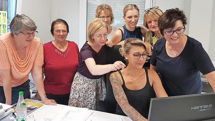 Viele Frauen, die mit Unternehmern verheiratet sind, unterstützen ihre Männer, indem sie Büroarbeiten übernehmen.  Foto: Carmen Schwind