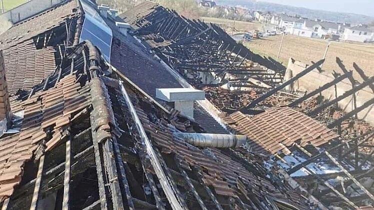 Oberhaid: Frisch renoviertes Sportheim fällt Flammen zum Opfer - nach zwei Jahren Arbeit und viel Herzblut