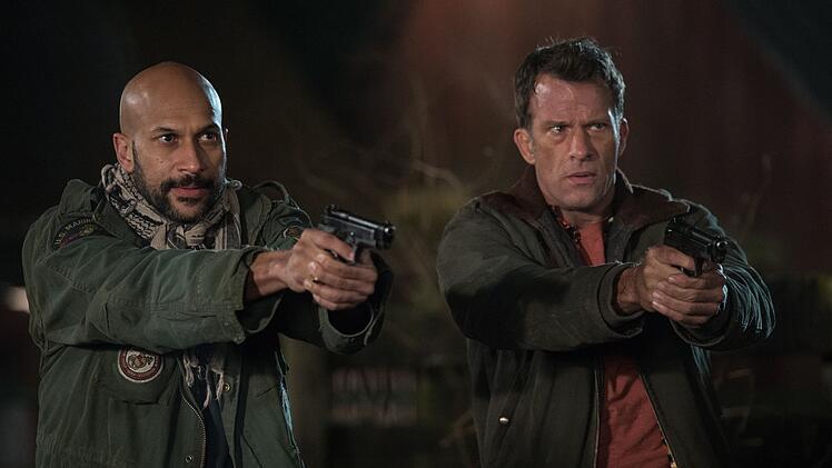 Die fiesen Monster aus dem All sind inzwischen noch fieser. Coyle (Keegan-Michael Key, links) und Baxley (Thomas Jane) m&uuml;ssen sich wehren.
