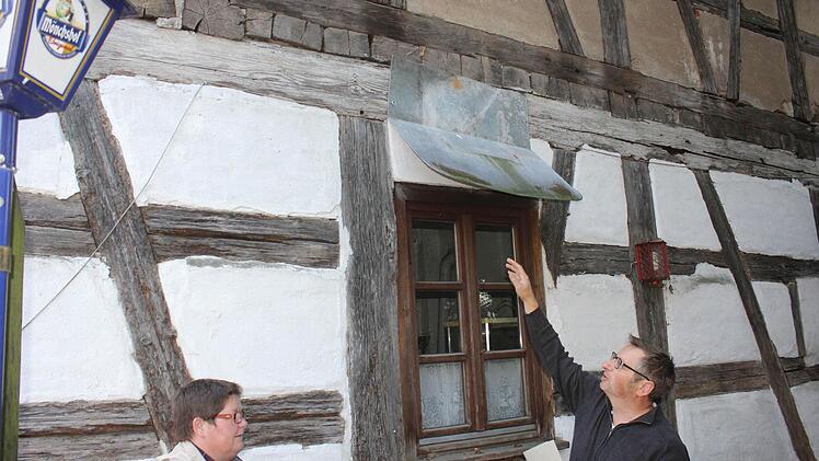 Hochwertig ist die Decke aus massiven Balken. Foto: Andreas Dorsch