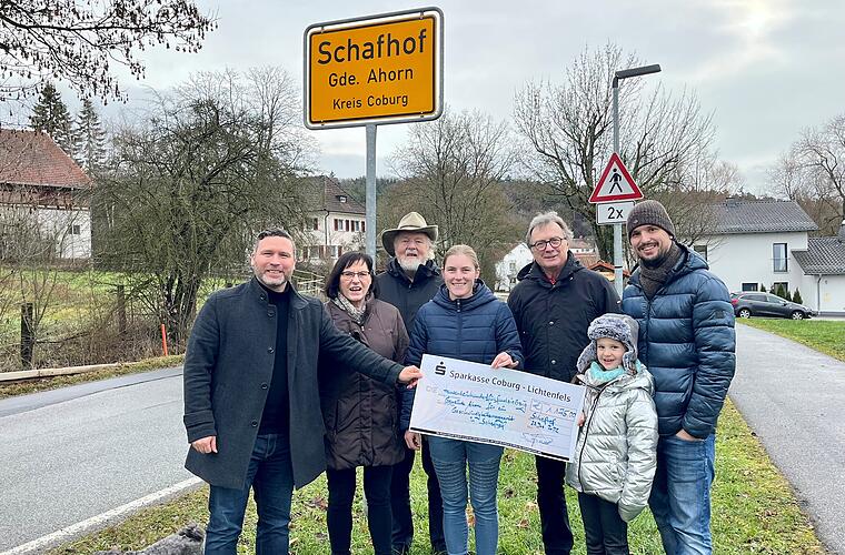 Ahorn: Gemeindeteil Schafhof sammelt über 1000 Euro - "sicher die Straße überqueren"