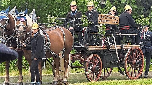 Die Dechsendorfer waren von den anderen Teilnehmern ebenfalls begeistert. Hier die Pferdekutsche der Siegsdorfer Feuerwehr.