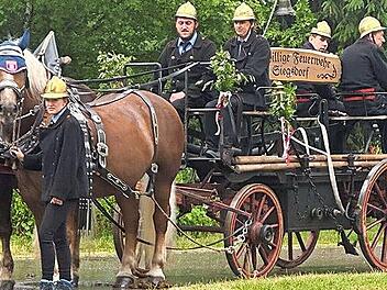 Die Dechsendorfer waren von den anderen Teilnehmern ebenfalls begeistert. Hier die Pferdekutsche der Siegsdorfer Feuerwehr.