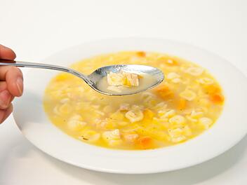 Erstaunlich: So hilft Hühnersuppe wirklich bei Erkältung