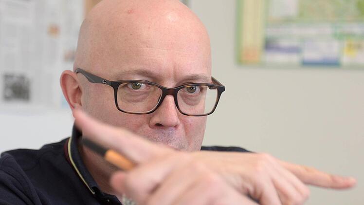 Vorwärts sprechen kann jeder. Damian Imöhl kann auch ganze Sätze rückwärts sprechen.  Foto: Stefan Puchner, dpa