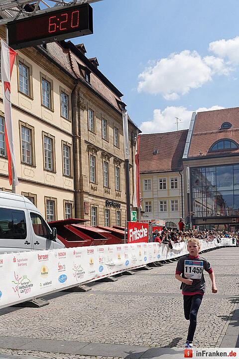 Weltkulturerbelauf 2017 in Bamberg: Der Zieleinlauf am Maxplatz