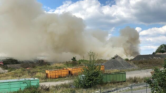 In Blumenrod brennt die M&uuml;lldeponie.