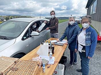 „Frühstück vom Bauernhof to go" hieß auch, sich bequem im Auto bedienen zu lassen.